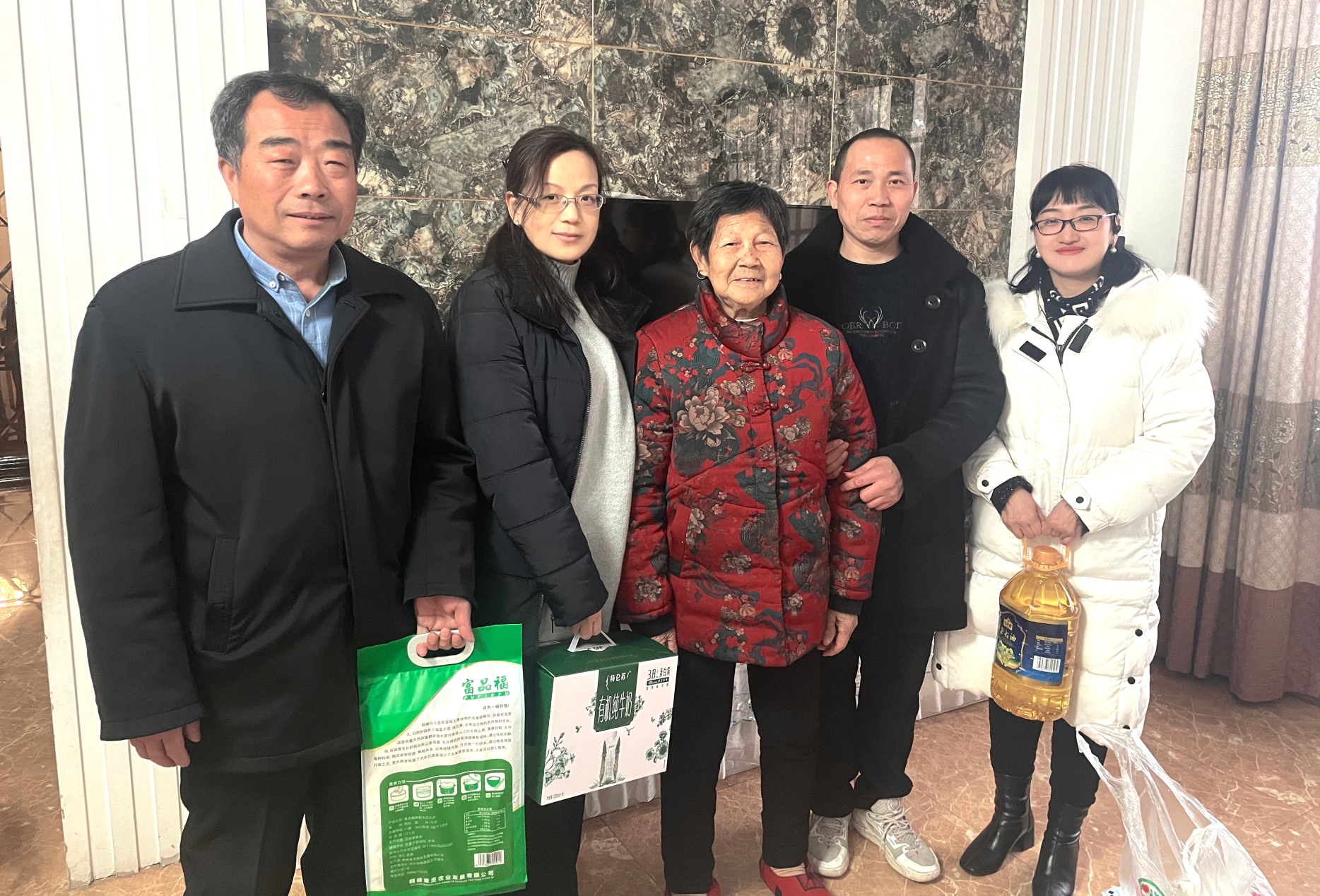 情系一線送溫暖，凝心聚力鼓干勁
