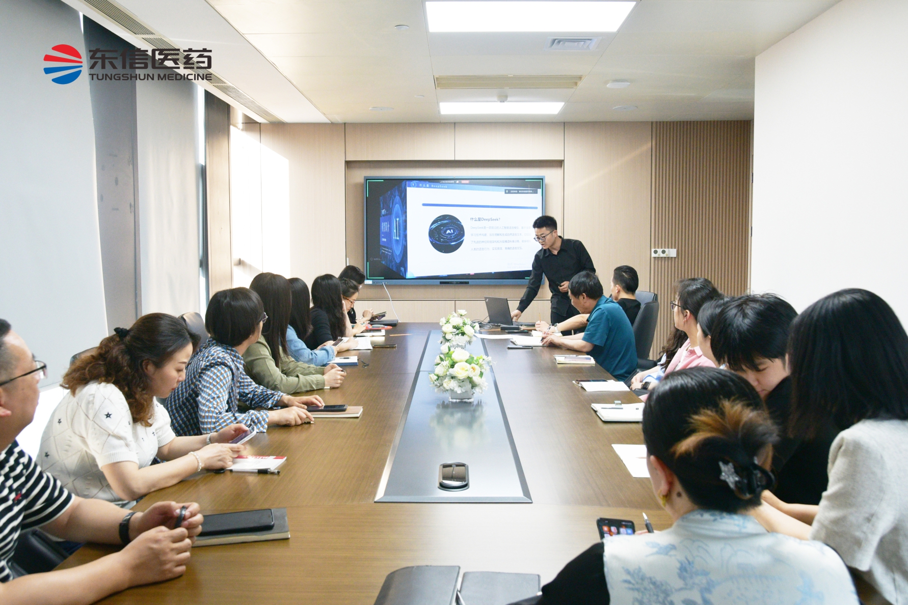 AI賦能效率提升，青年先鋒在行動 | 東信醫藥團支部五四青年節主...